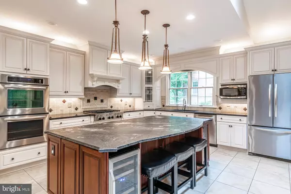 Mclean, VA 22102,7403 WINDY HILL CT