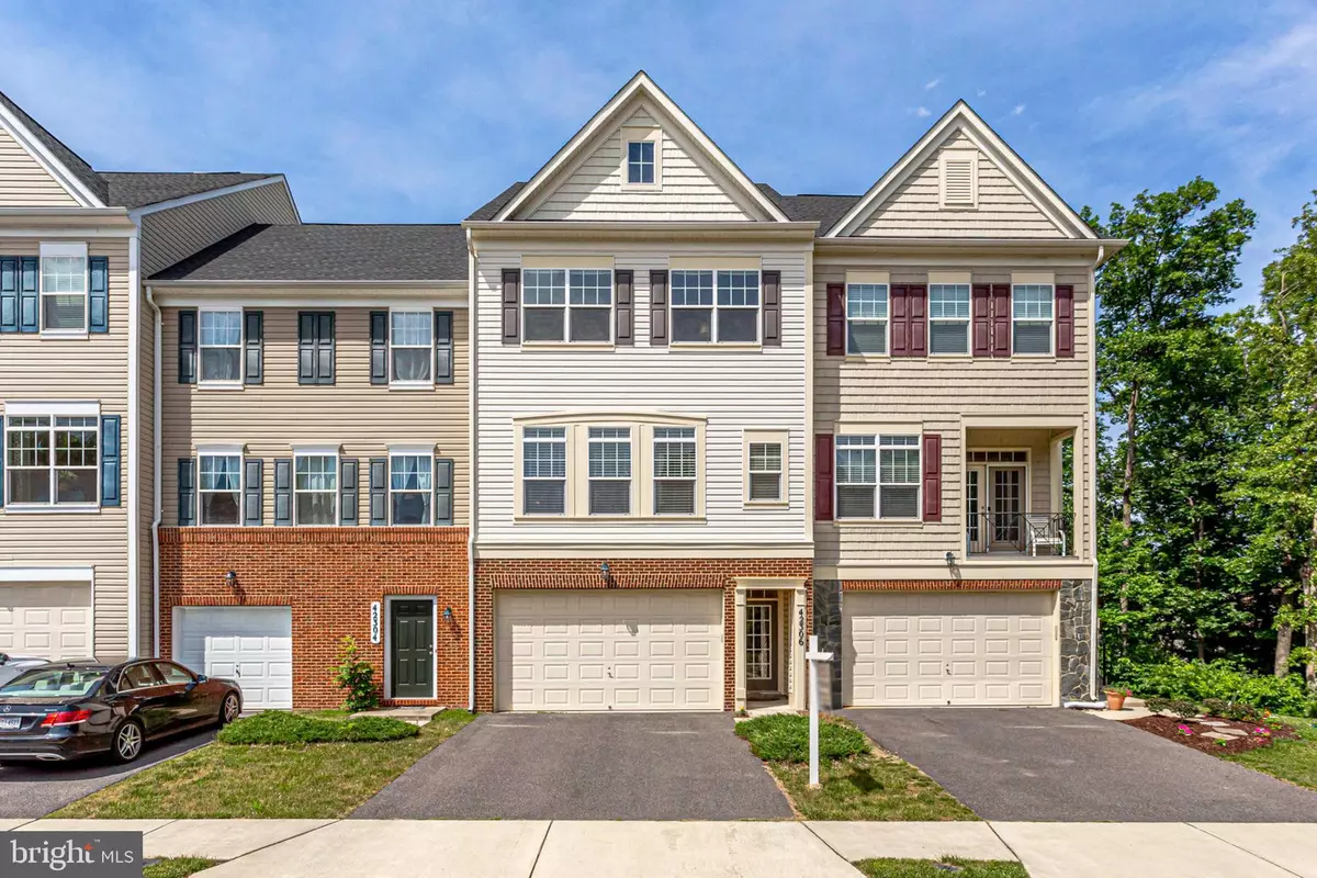 Chantilly, VA 20152,42306 SHOOVER SQ