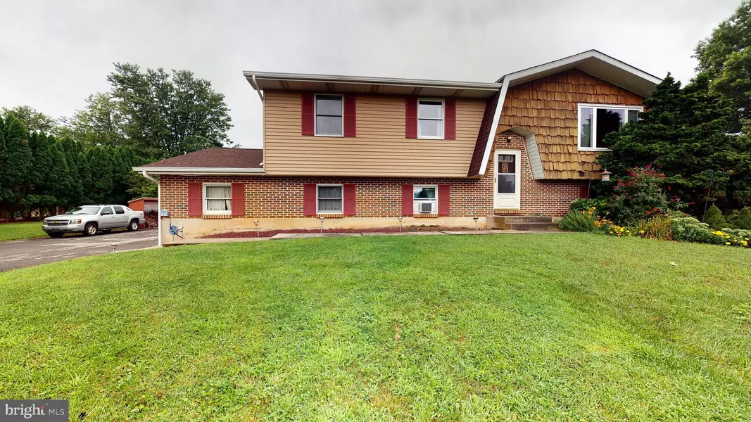 6245 MOUNTAIN RD, Macungie, PA 18062