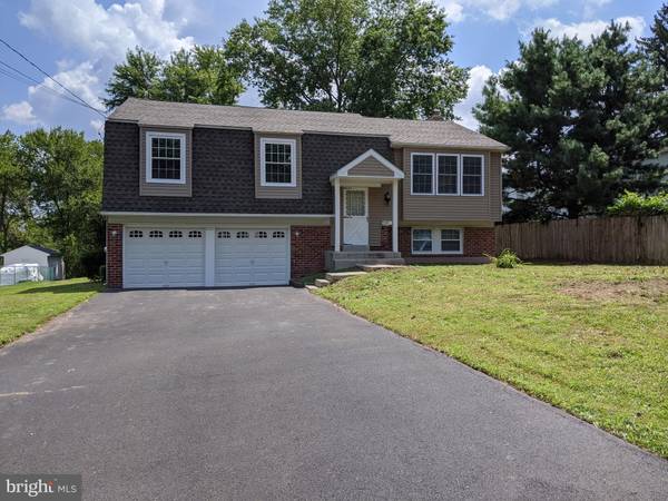 2151 PALOMINO DR, Warrington, PA 18976