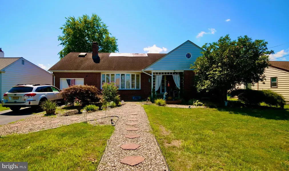 12 CEDAR AVE, Bordentown, NJ 08505