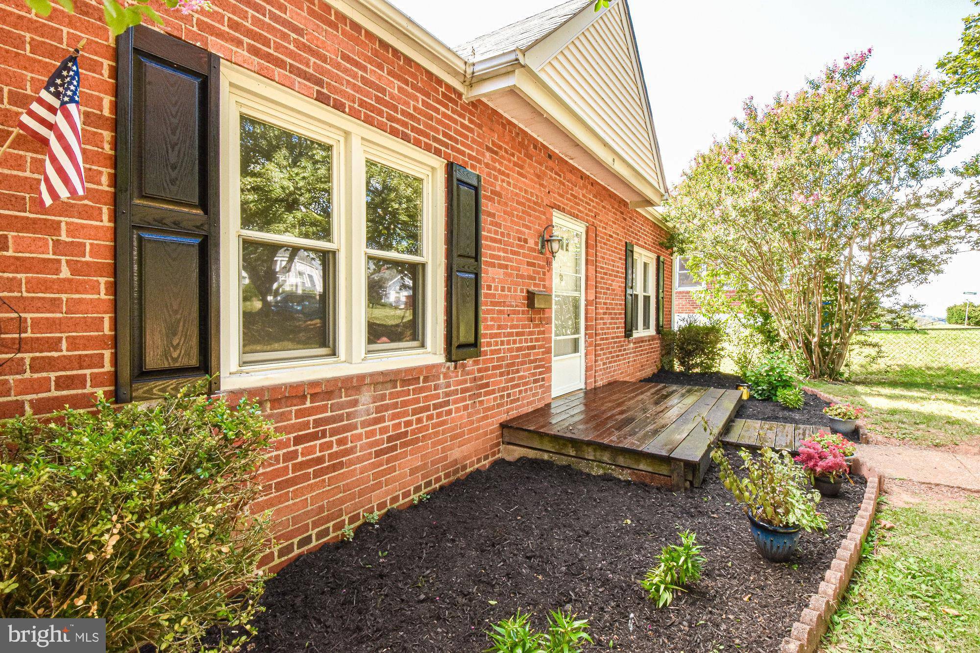 9 MARSHALL ST, Front Royal, VA 22630