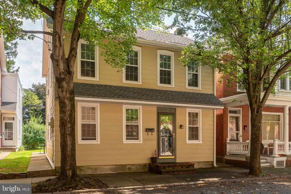 26 E ORANGE ST, Lititz, PA 17543