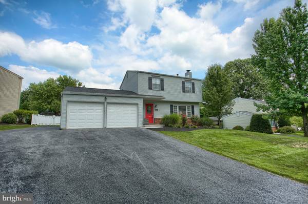 966 LARK DR, Harrisburg, PA 17111