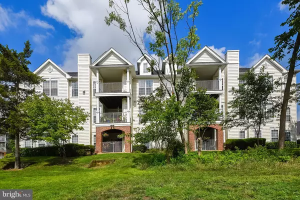 Chantilly, VA 20152,25240 LAKE SHORE #303