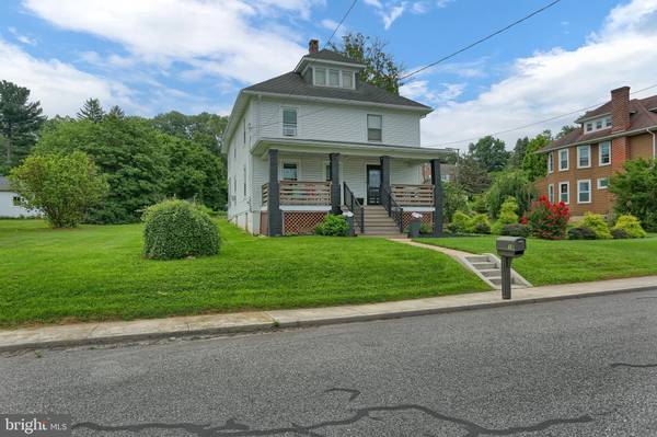 15 S CONSTITUTION AVE, New Freedom, PA 17349