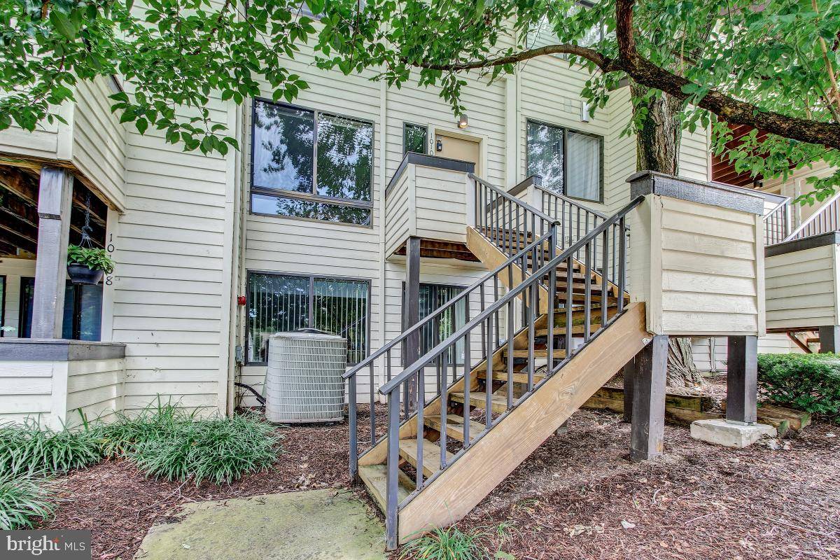 10104 HELLINGLY PL #302, Montgomery Village, MD 20886