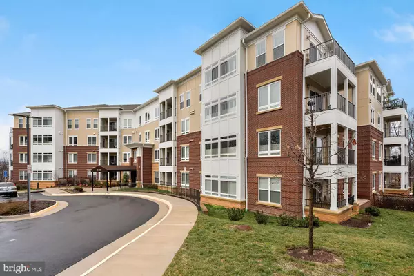 Fairfax, VA 22031,9450 SILVER KING CT #110