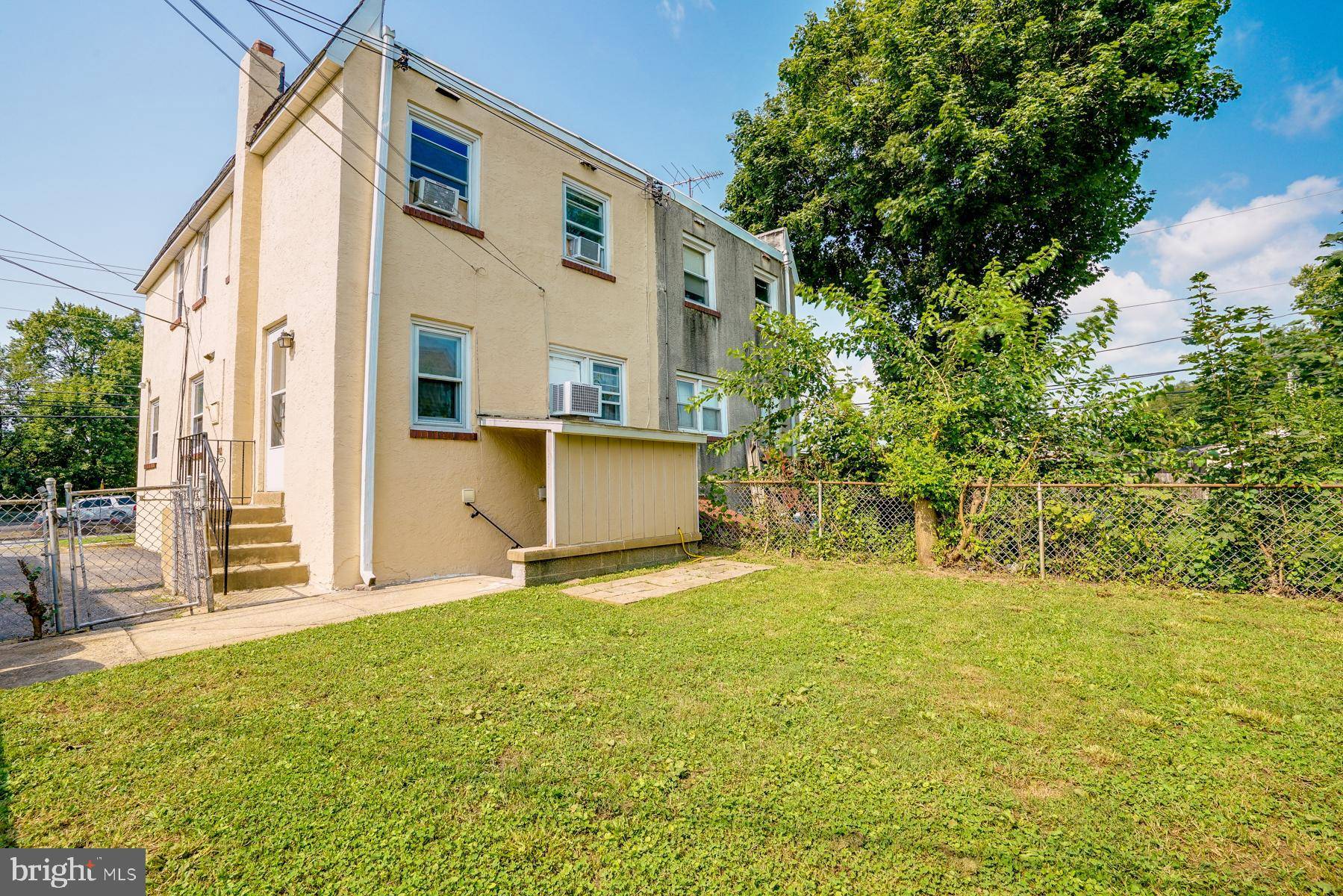Woodlyn, PA 19094,208 BULLENS LN