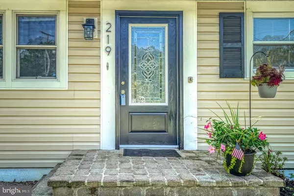 Lanoka Harbor, NJ 08734,219 LAUREL BLVD