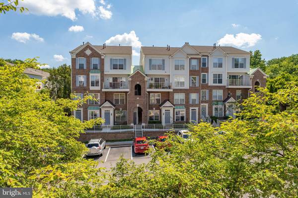 4105 OXFORD LN #302, Fairfax, VA 22030