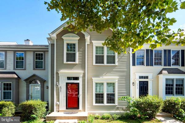 6923 COMPTON LN, Centreville, VA 20121