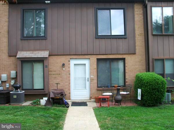 5200 HILLTOP DR #E11, Brookhaven, PA 19015