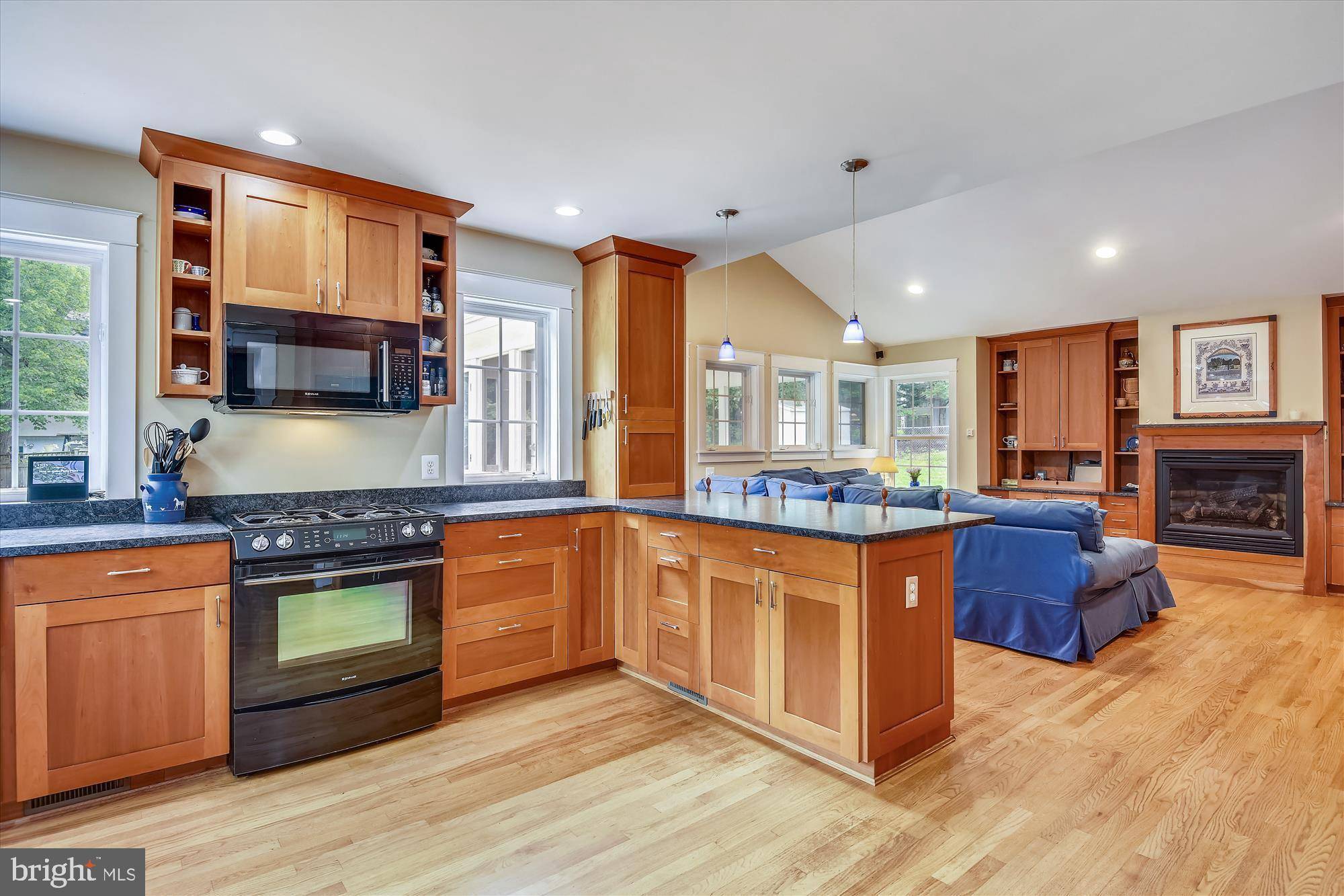 1916 FOXHALL RD, Mclean, VA 22101