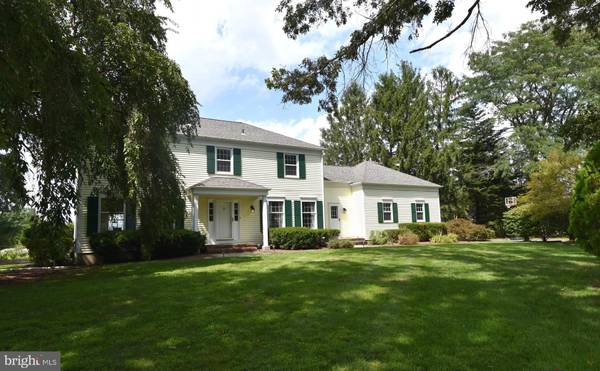 7 HARDLEY DR, Cranbury, NJ 08512