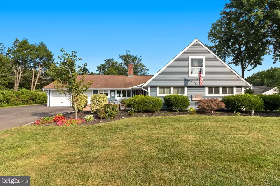 6 FORSYTHIA DR N, Levittown, PA 19056