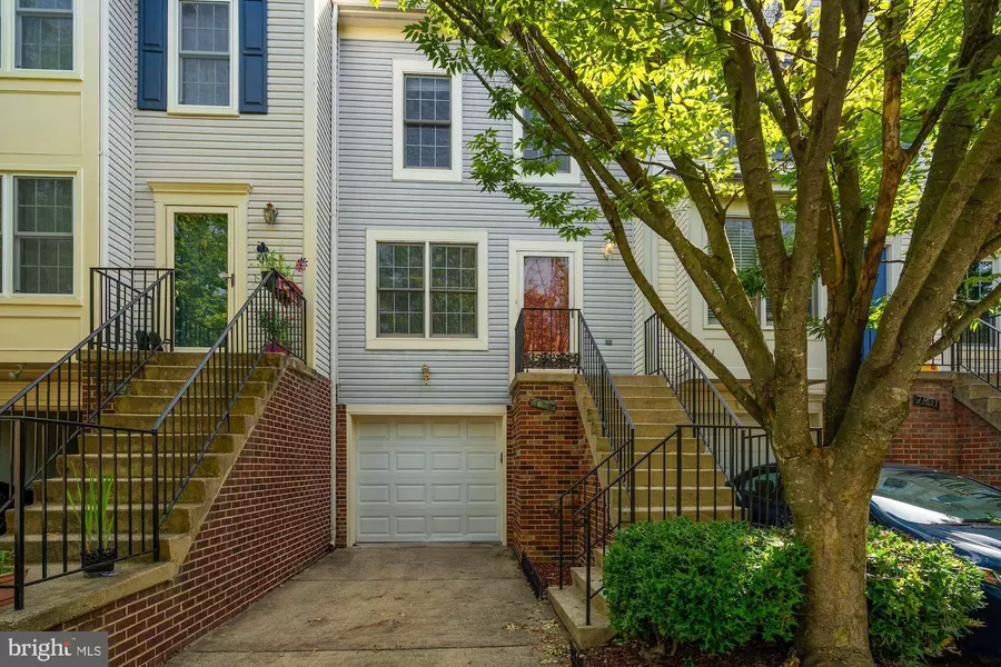 7829 GUM SPRINGS VILLAGE DR, Alexandria, VA 22306