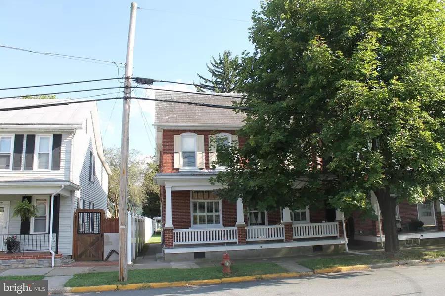 128 E MAIN ST, Newmanstown, PA 17073