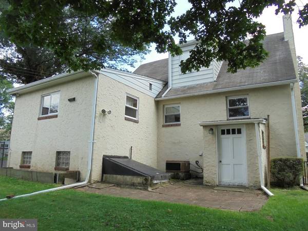 Woodlyn, PA 19094,323 E WOODLYN CIR