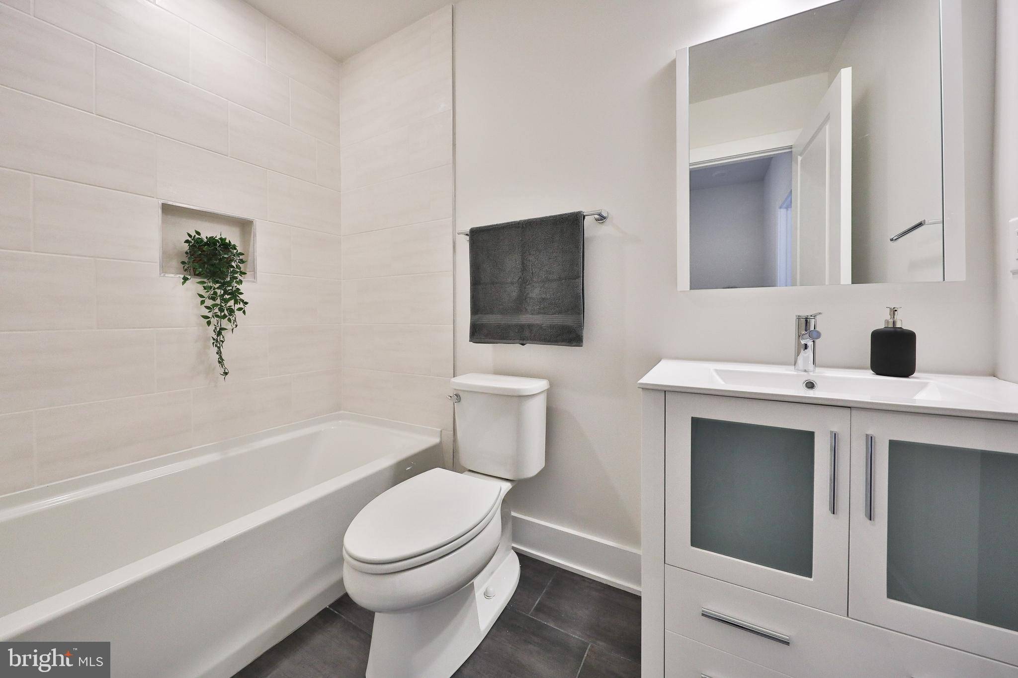 Philadelphia, PA 19123,1129 GERMANTOWN AVE #4B