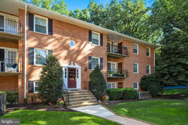 Fairfax, VA 22031,3790 LYNDHURST DR #303