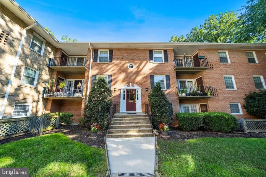 3790 LYNDHURST DR #303, Fairfax, VA 22031