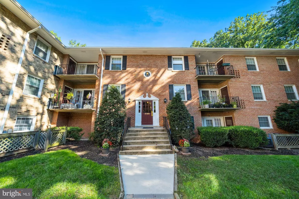 Fairfax, VA 22031,3790 LYNDHURST DR #303