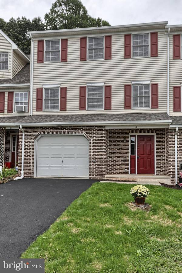 8 HIGHLAND CT, Reinholds, PA 17569