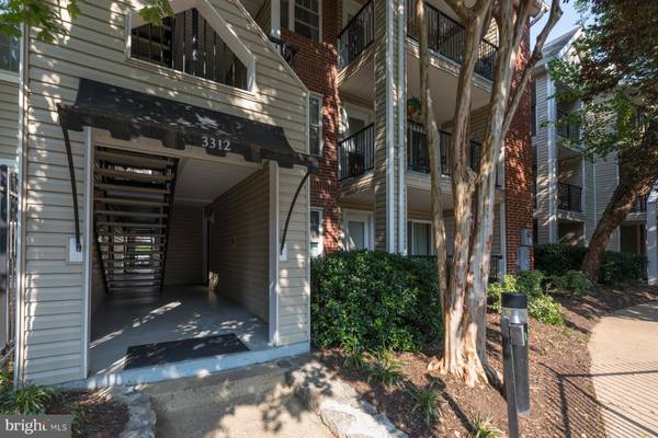 3312 WYNDHAM CIR #203, Alexandria, VA 22302