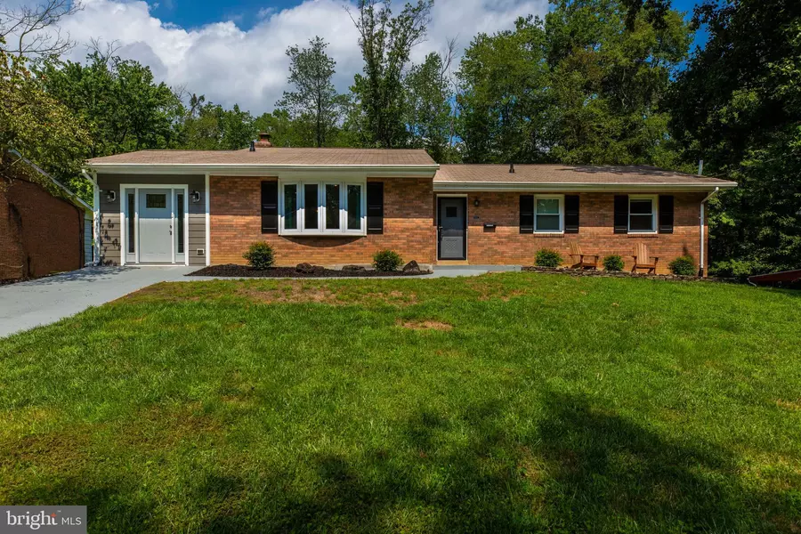 9302 SANTAYANA DR, Fairfax, VA 22031