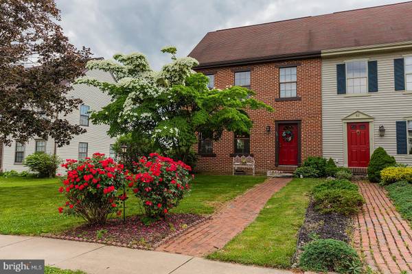 50 CARRIAGE HOUSE DR, Willow Street, PA 17584