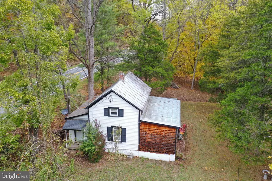 6485 CACAPON RD, Great Cacapon, WV 25422