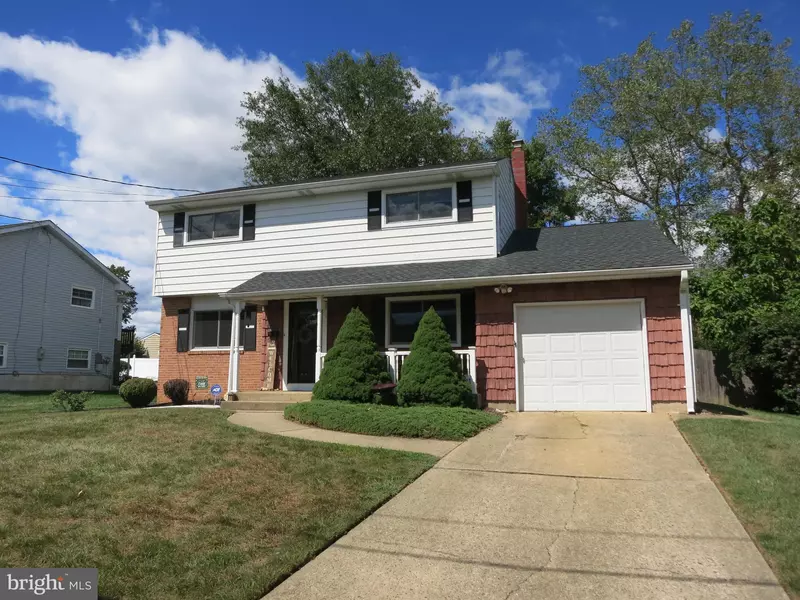 28 WALT WHITMAN, Hamilton, NJ 08690