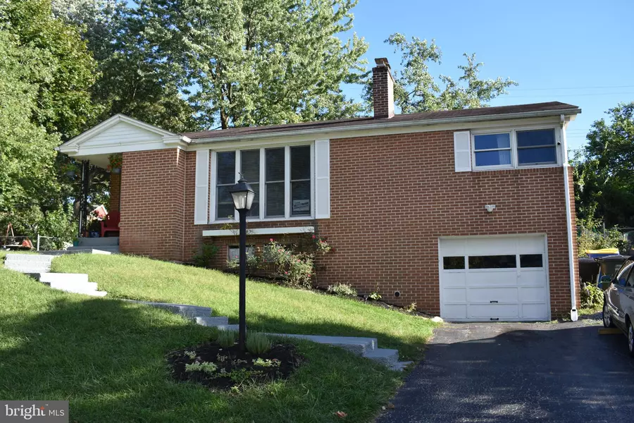 2560 STANFORD DR, York, PA 17402