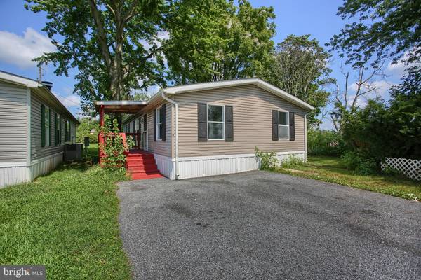 13 CRYSTAL AVE, Ephrata, PA 17522