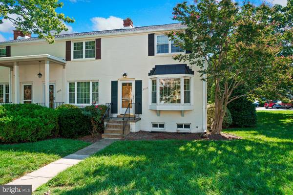 2213 N DEARING ST, Alexandria, VA 22302