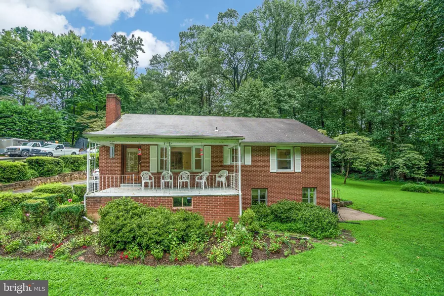 5129 SUMMIT DR, Fairfax, VA 22030