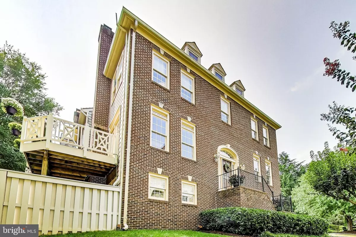 Falls Church, VA 22041,3917 BARCROFT MEWS CT