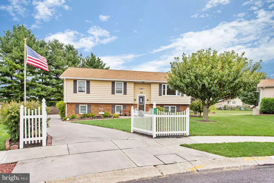 24 BEAR CIR, Hanover, PA 17331