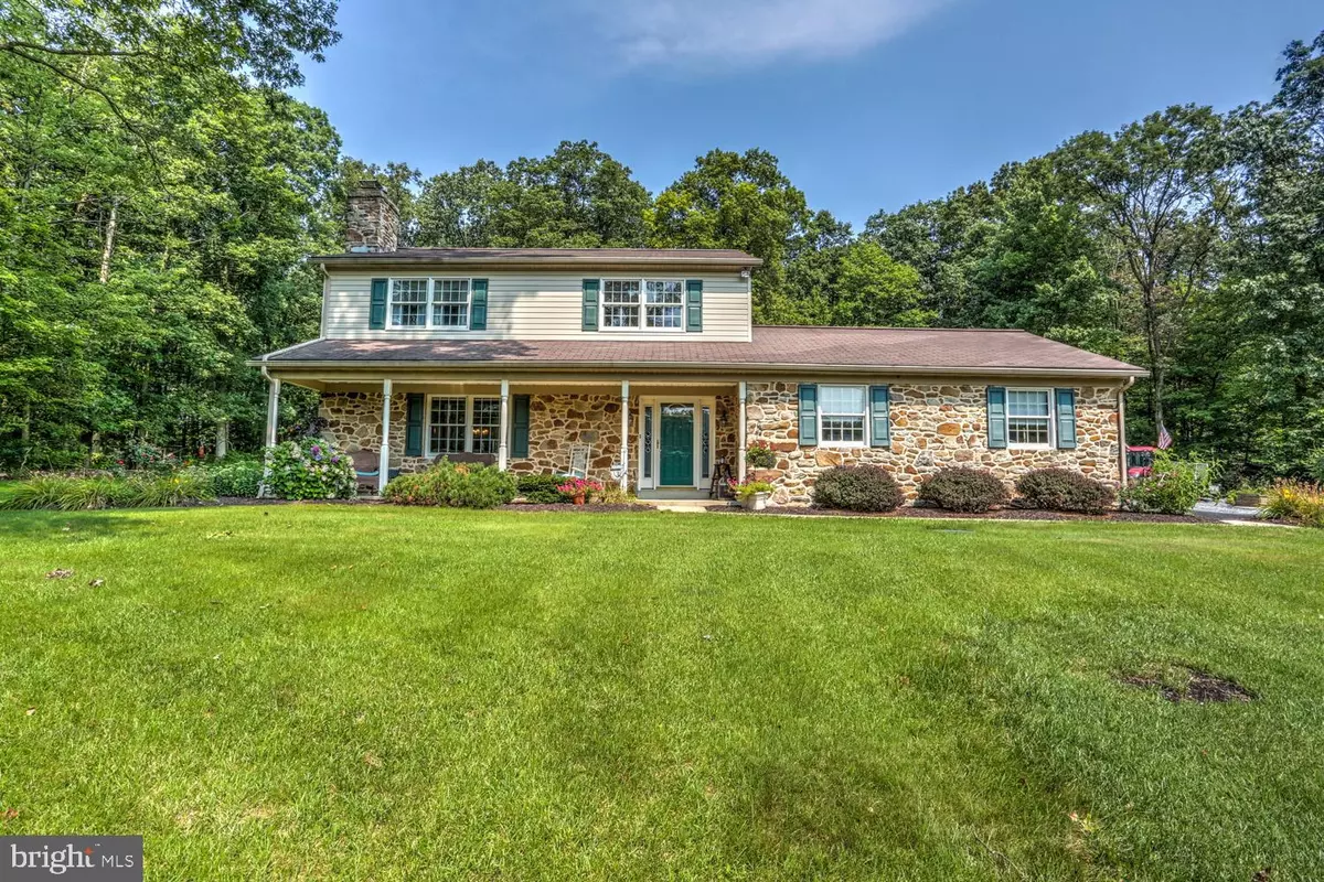 New Holland, PA 17557,5205 HONEYSUCKLE LN