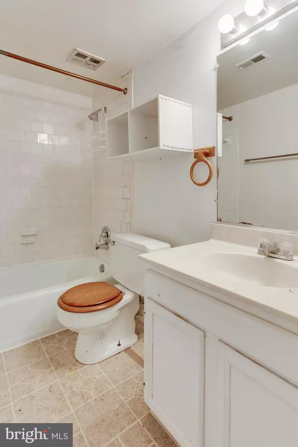 Gaithersburg, MD 20878,748 QUINCE ORCHARD BLVD #101