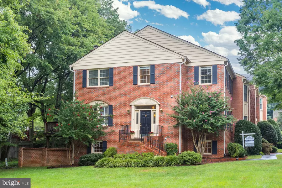 6871 WILLIAMSBURG POND CT, Falls Church, VA 22043