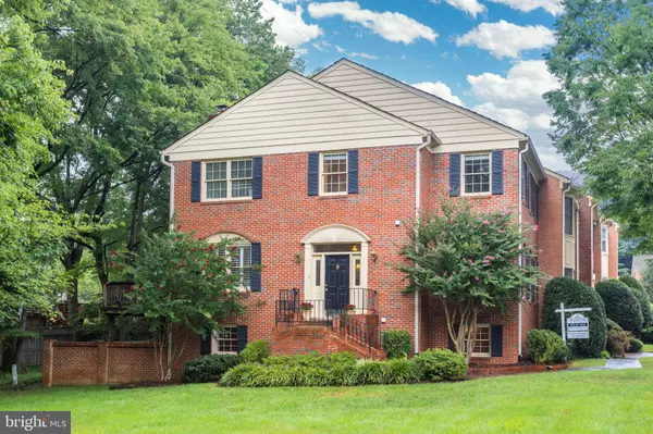 Falls Church, VA 22043,6871 WILLIAMSBURG POND CT