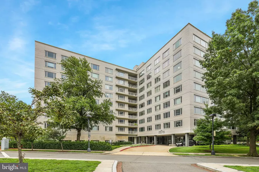 2475 VIRGINIA AVE NW #823, Washington, DC 20037