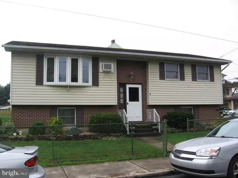 5 WATER ST, New Philadelphia, PA 17959