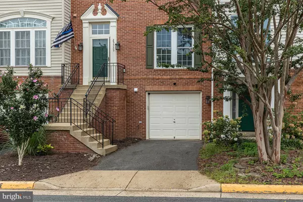 25535 FRETTON SQ, Chantilly, VA 20152