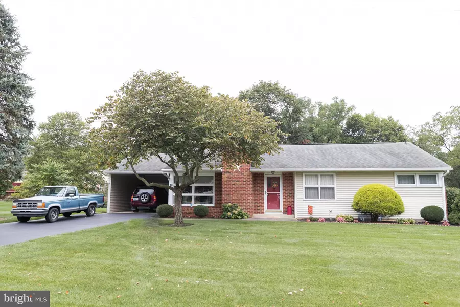 19 WINDING HILL DR, Mechanicsburg, PA 17055