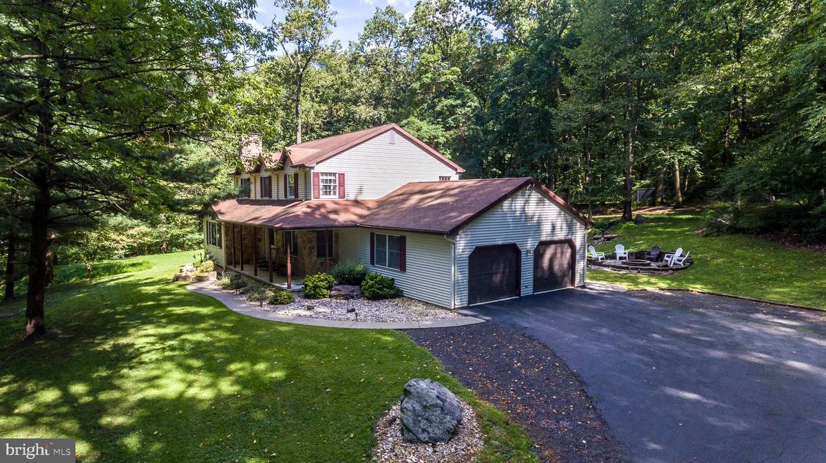 Hellertown, PA 18055,2023 MOUNTAIN HILL LN