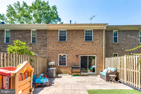 Burke, VA 22015,9879 LAKEPOINTE DR