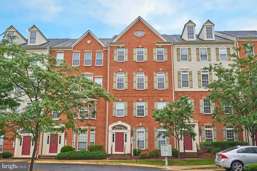 5675 HARRINGTON FALLS LN #T, Alexandria, VA 22312